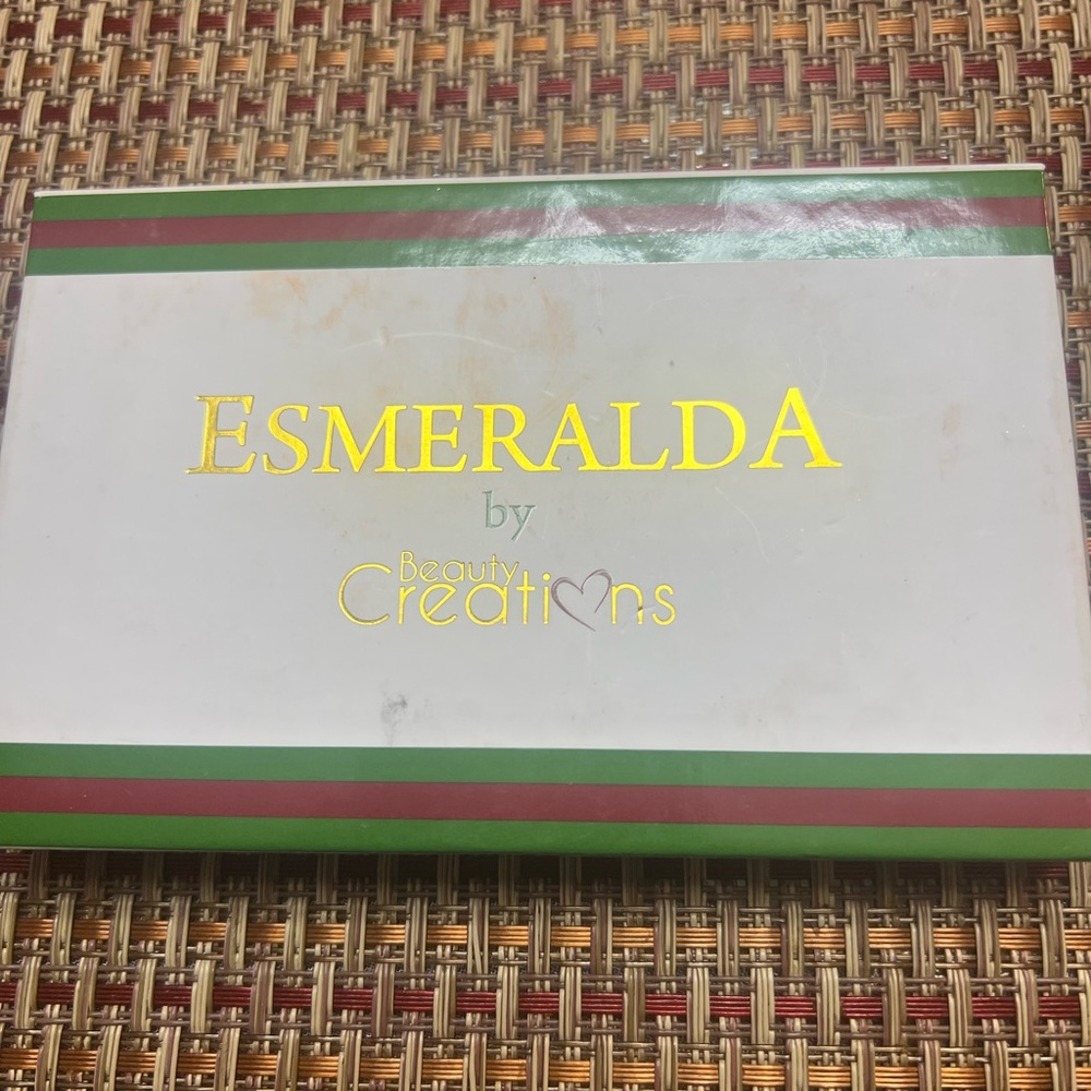 Esmeralda palette  by beauty creations